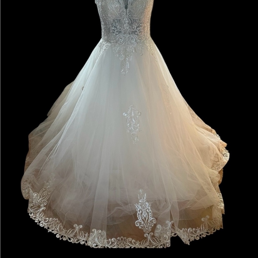 Deklaire Sweetheart Neckline White Lace Wedding Gown 2XL
